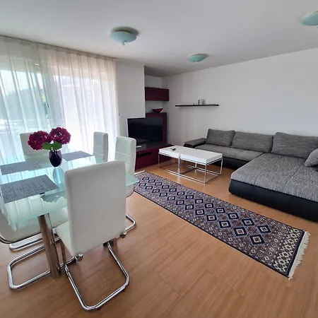 Modern Kompas Apartment *