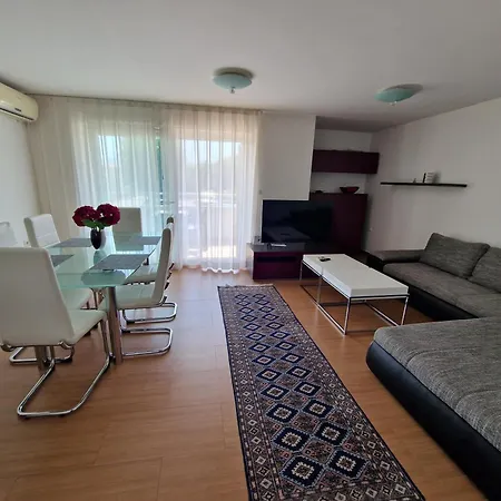 Modern Kompas Apartment *
